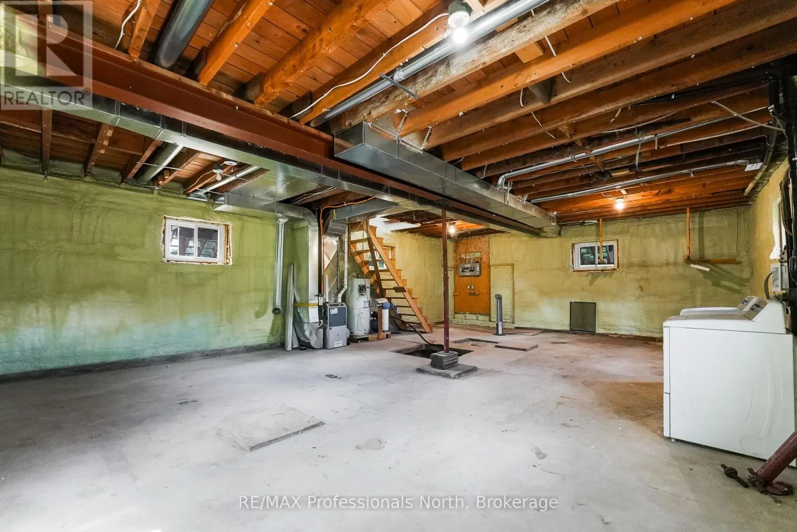 1130 SAUNDERS ROAD