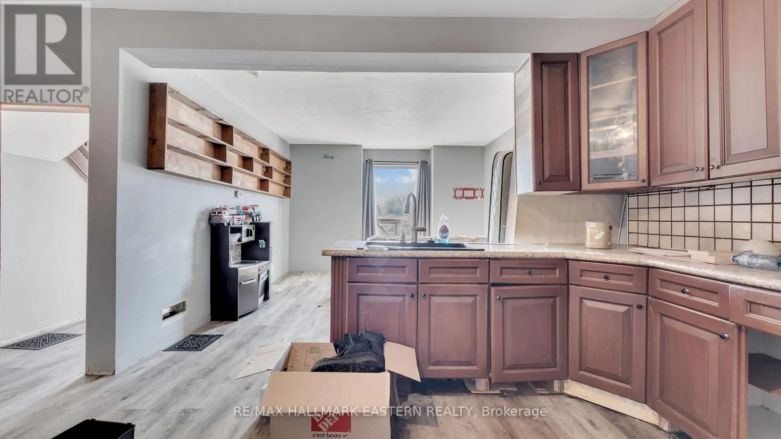 14 OTTAWA STREET W