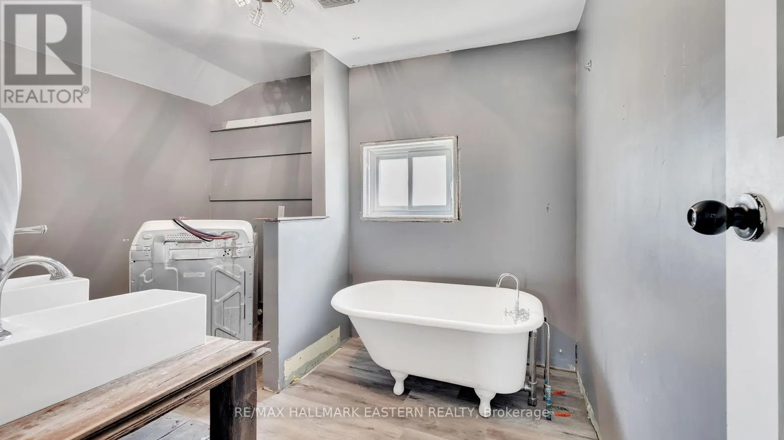 14 OTTAWA STREET W
