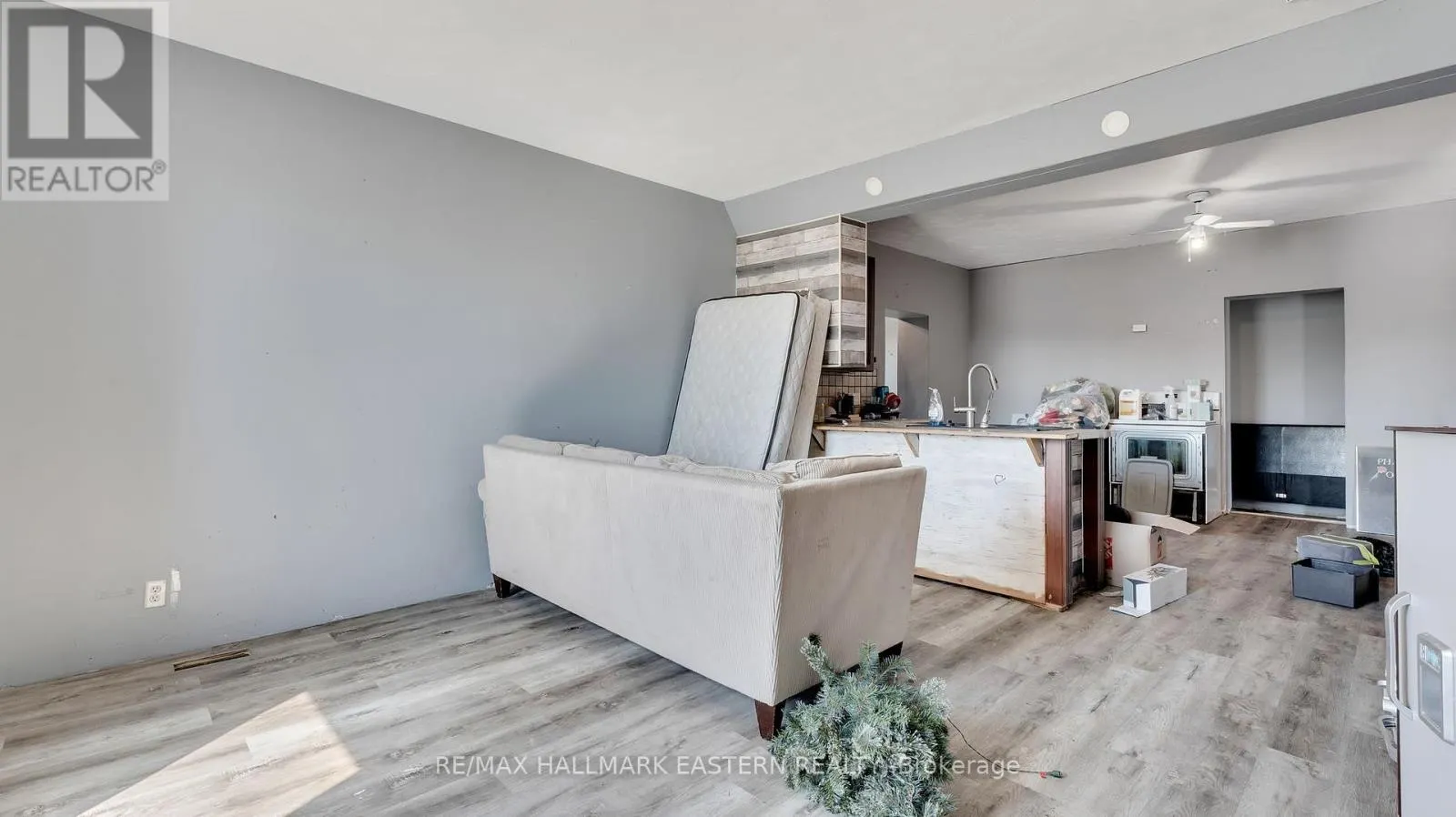 14 OTTAWA STREET W