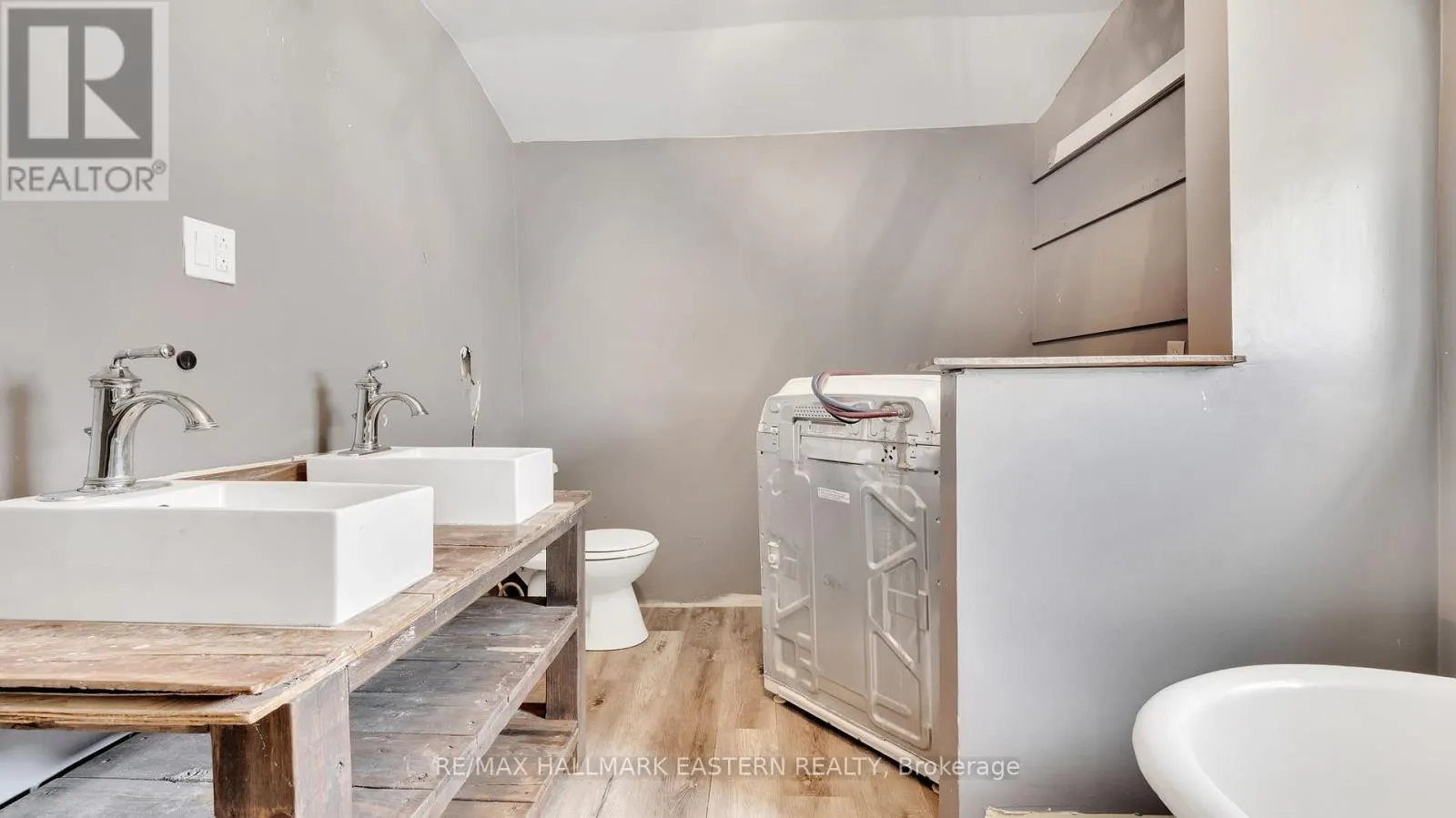 14 OTTAWA STREET W