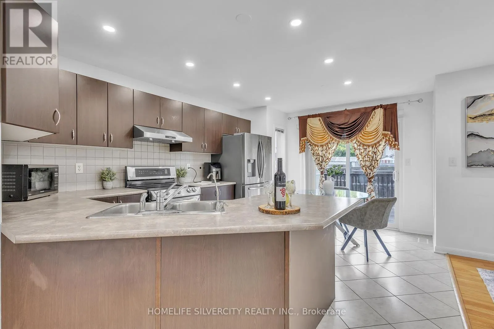 28 SILVERTHORNE DRIVE