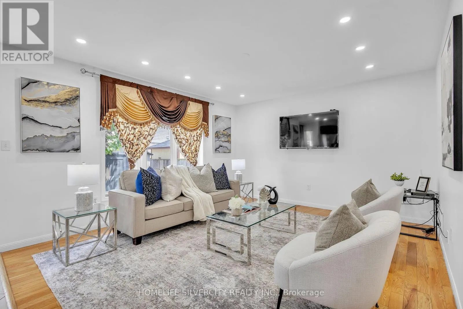 28 SILVERTHORNE DRIVE