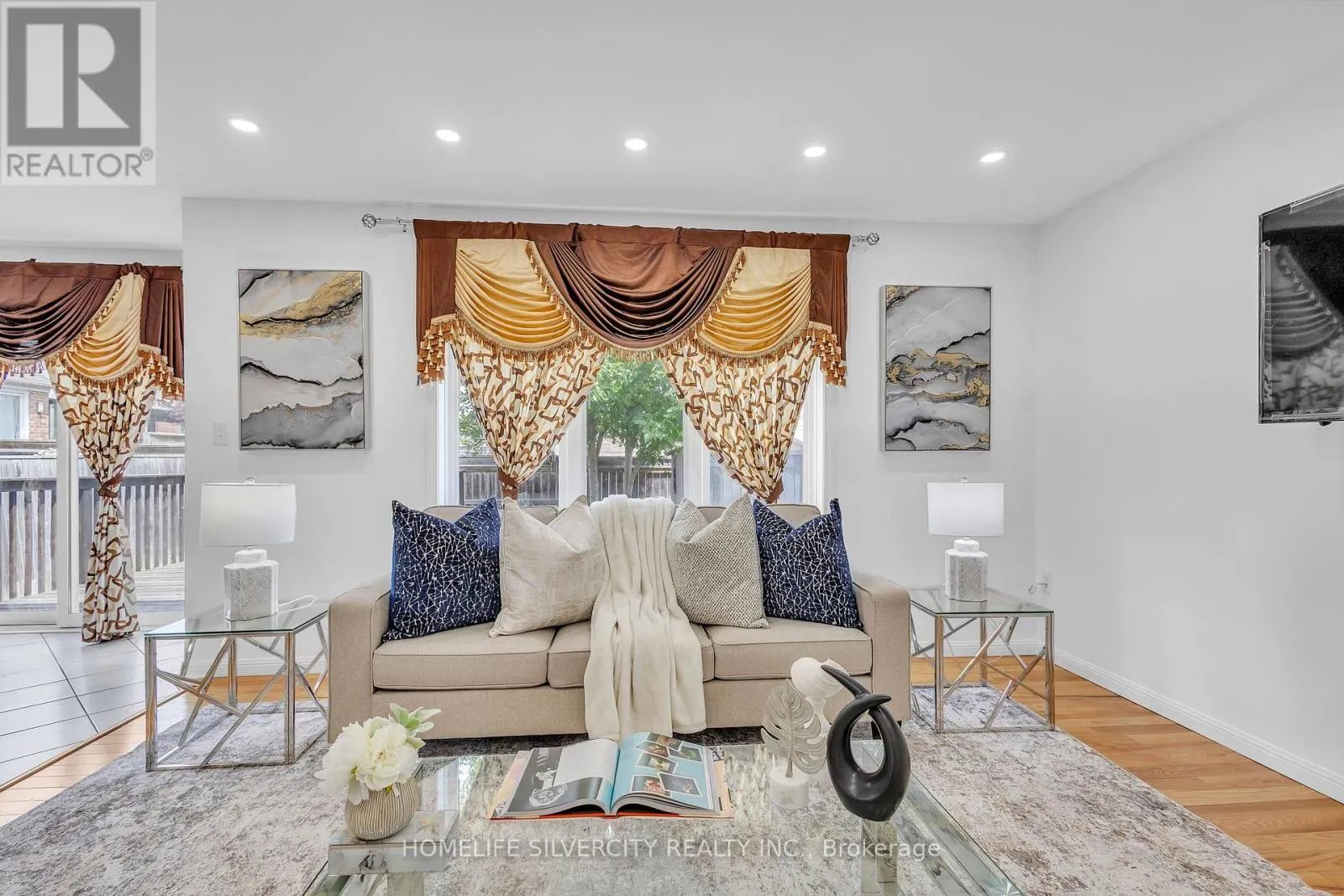 28 SILVERTHORNE DRIVE