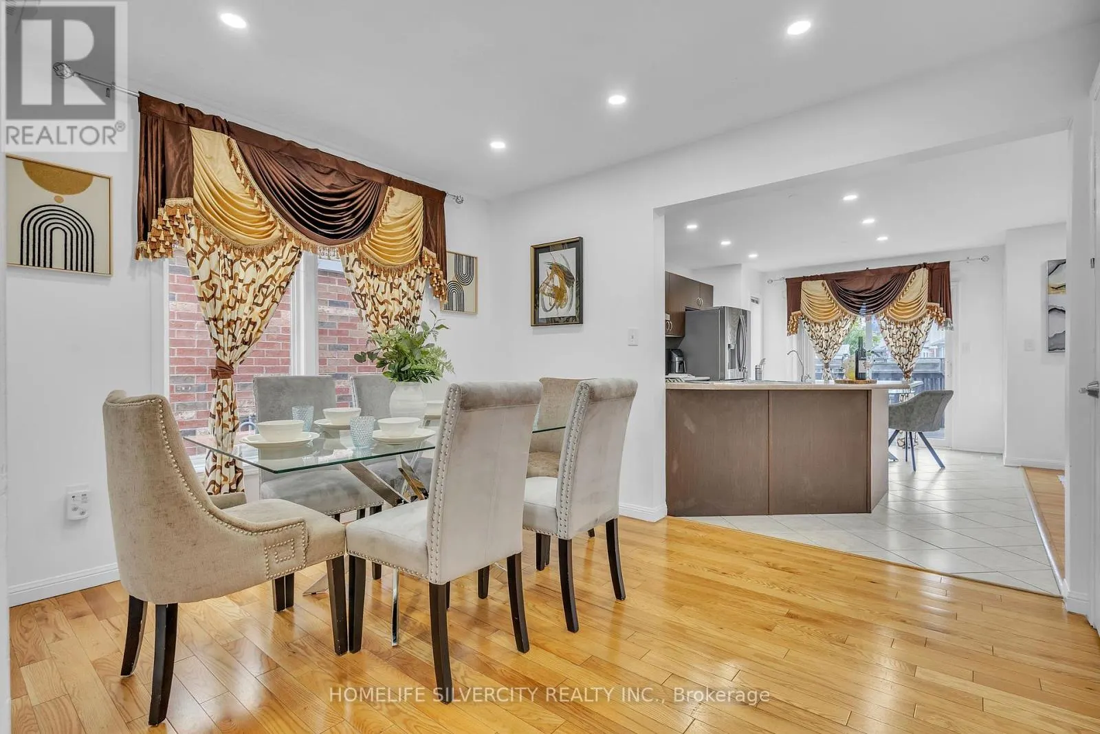 28 SILVERTHORNE DRIVE
