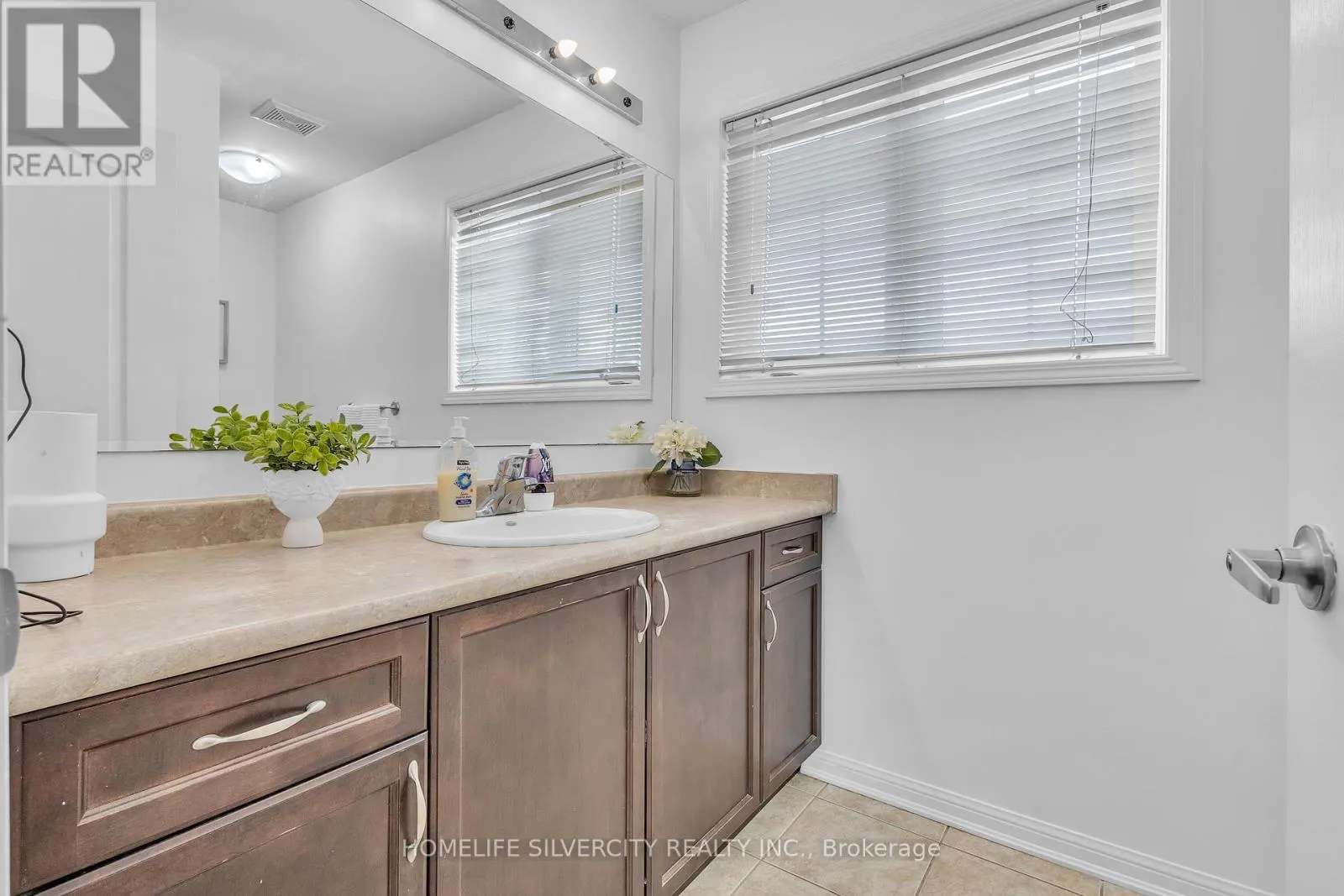 28 SILVERTHORNE DRIVE