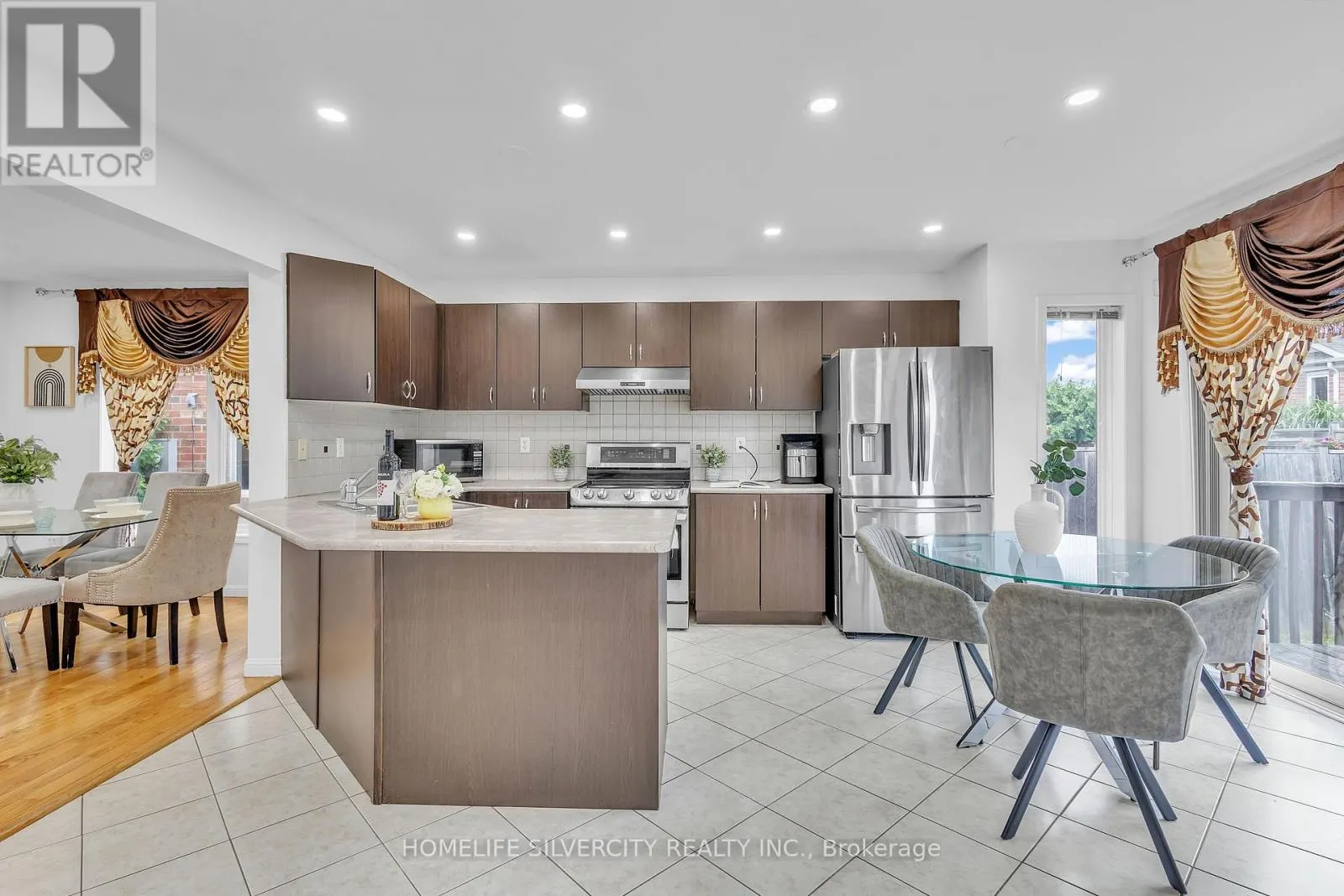 28 SILVERTHORNE DRIVE