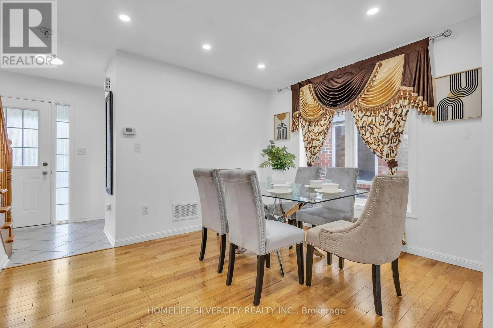 28 SILVERTHORNE DRIVE