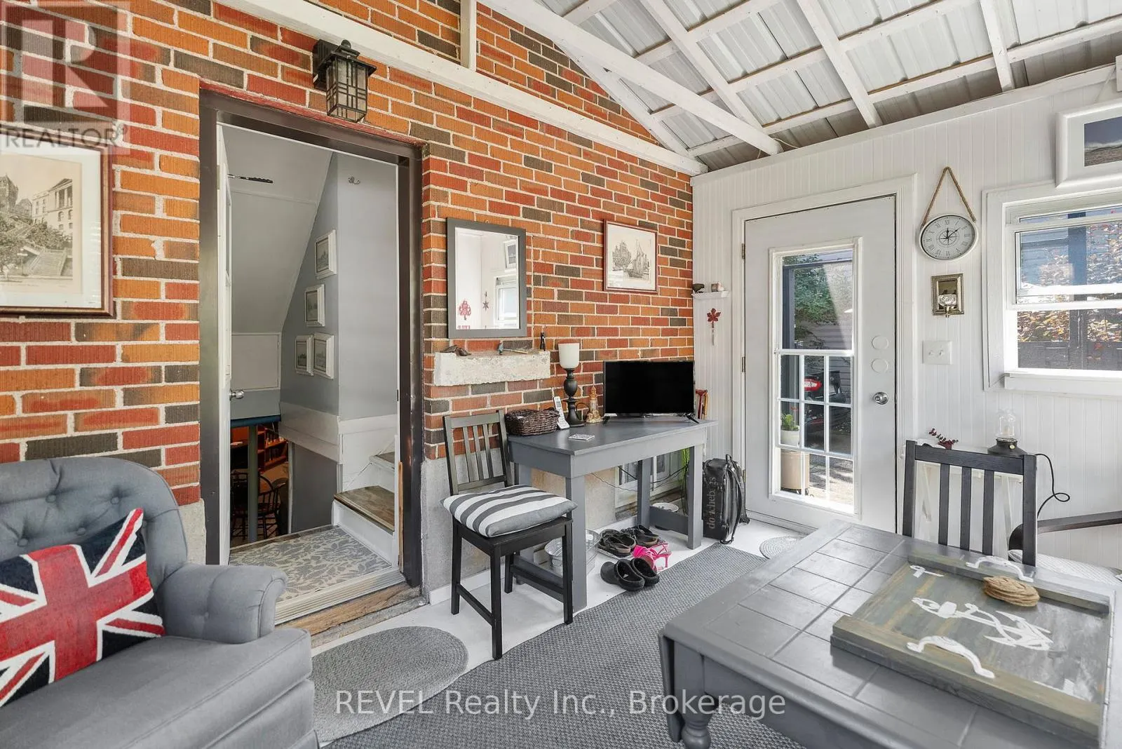 18 CLARE AVENUE
