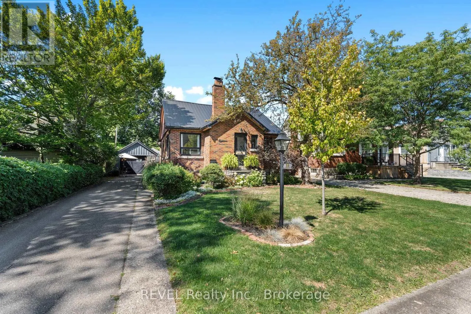18 CLARE AVENUE