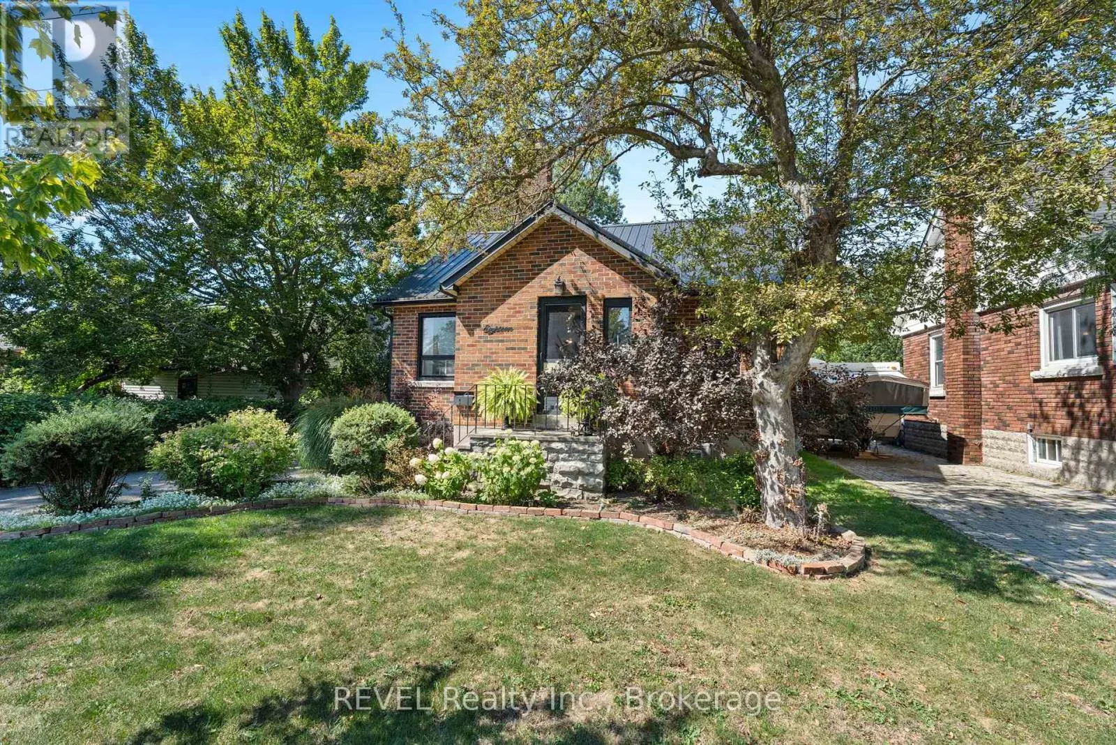 18 CLARE AVENUE