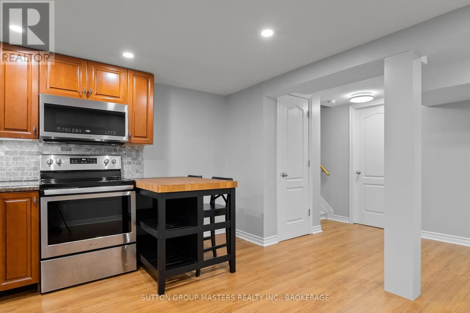 15 WINDFIELD CRESCENT