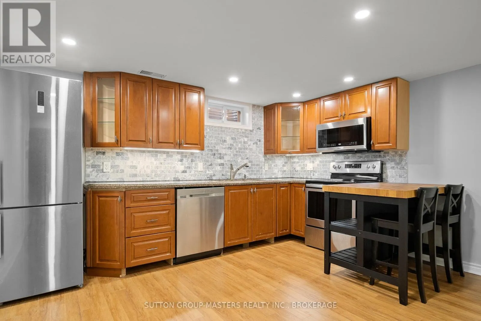 15 WINDFIELD CRESCENT