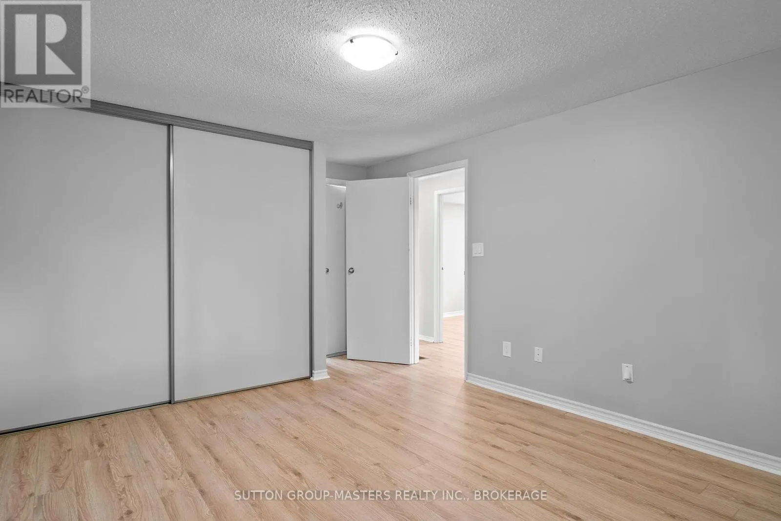 15 WINDFIELD CRESCENT