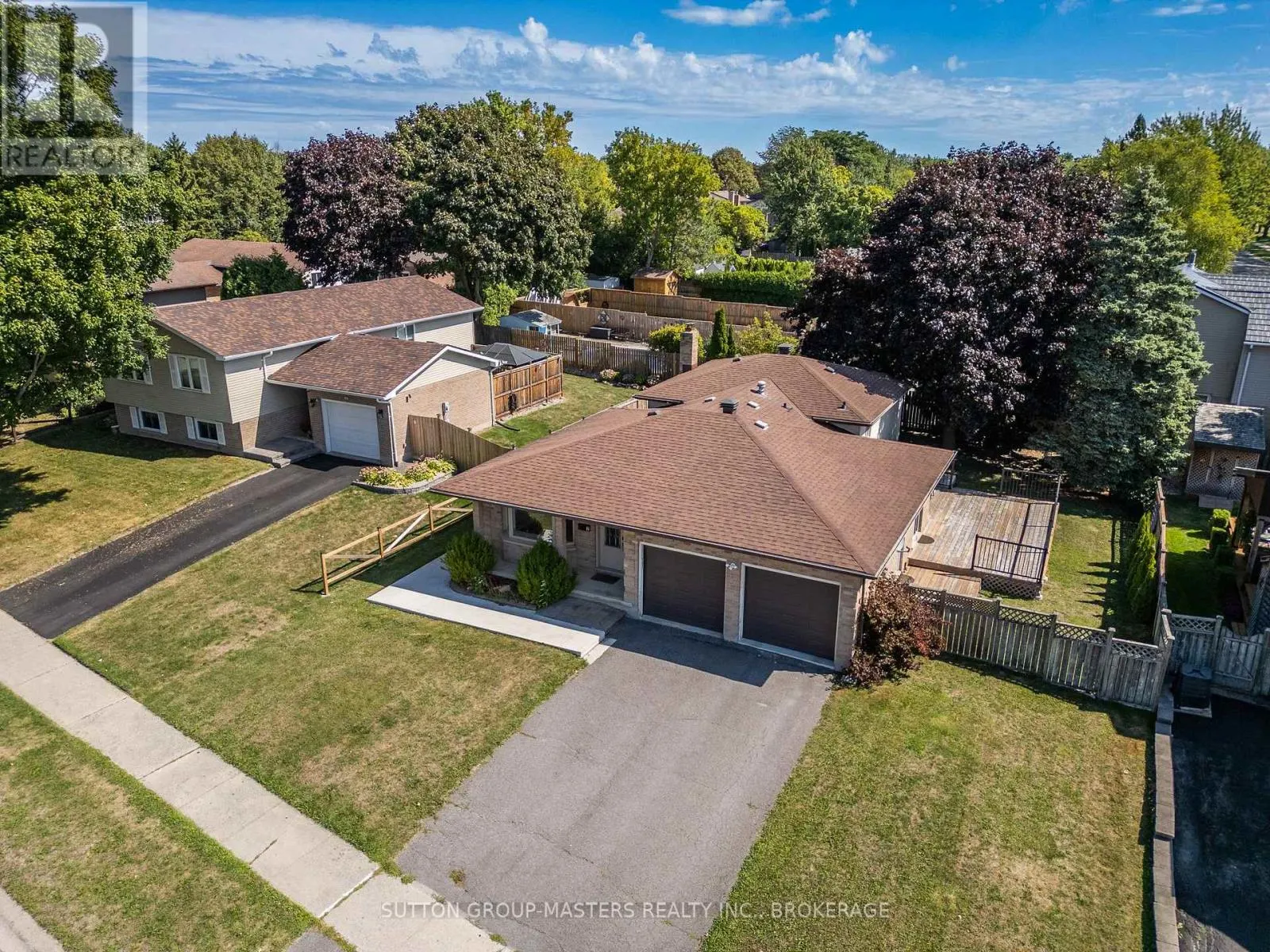 15 WINDFIELD CRESCENT