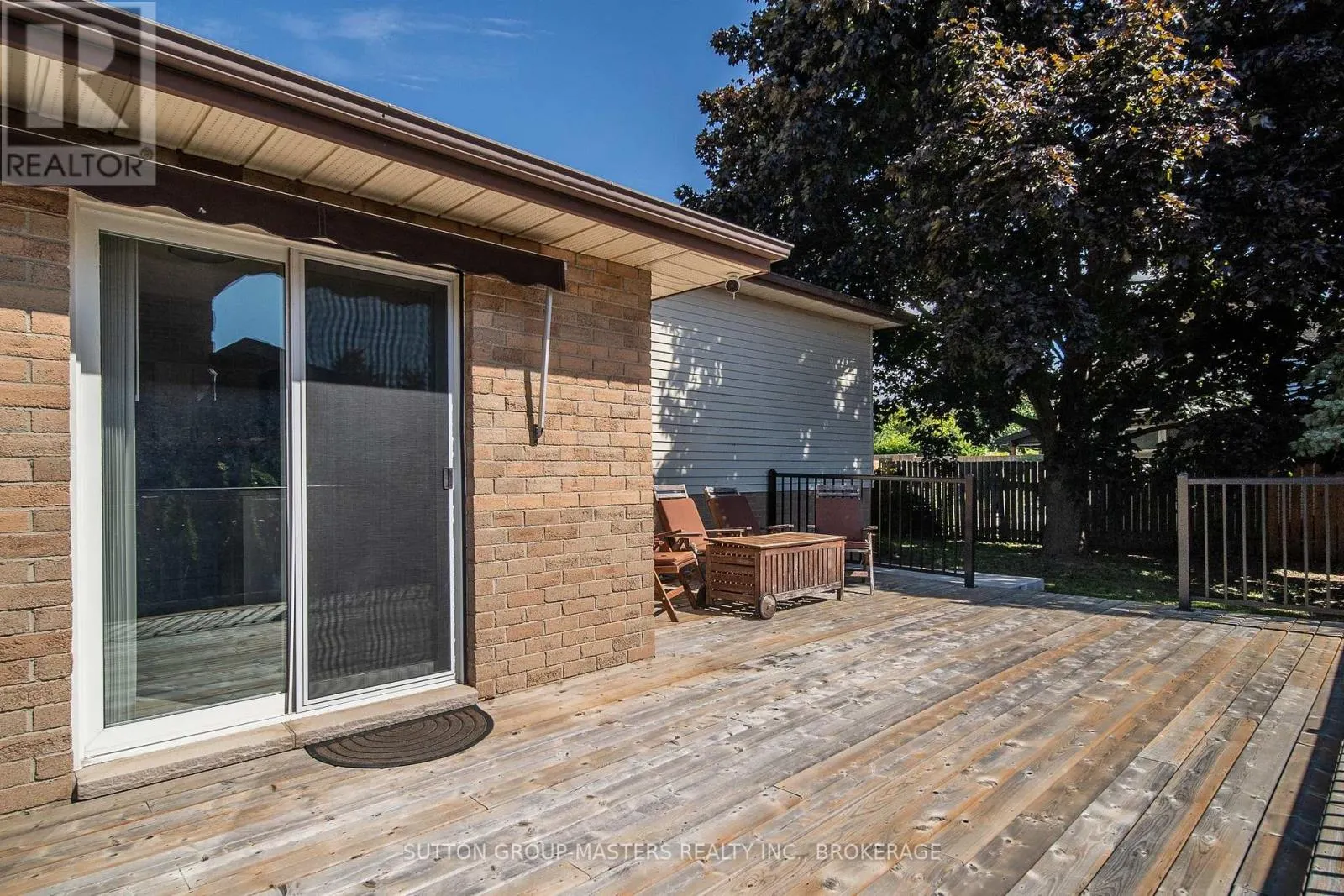 15 WINDFIELD CRESCENT