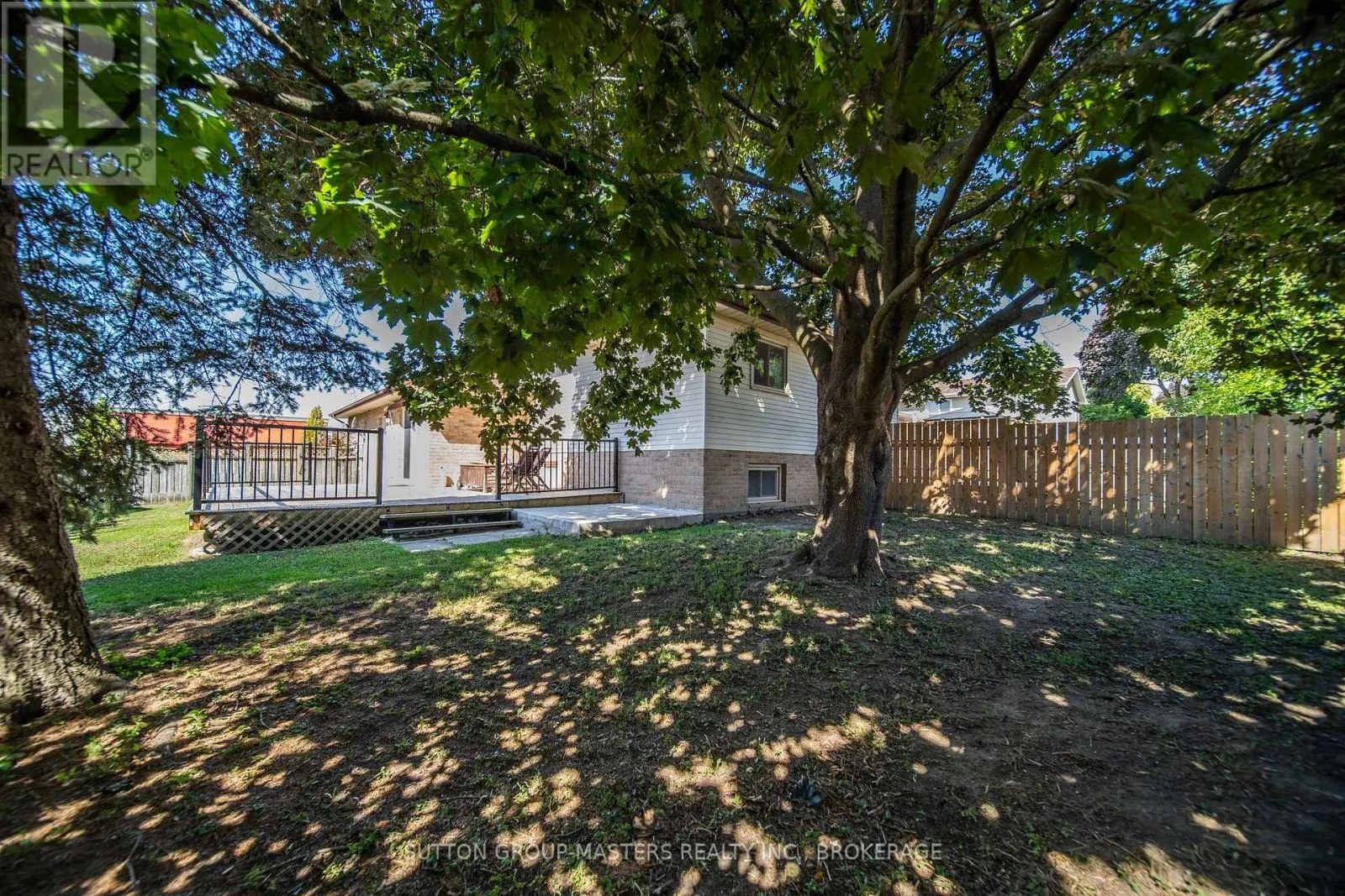15 WINDFIELD CRESCENT