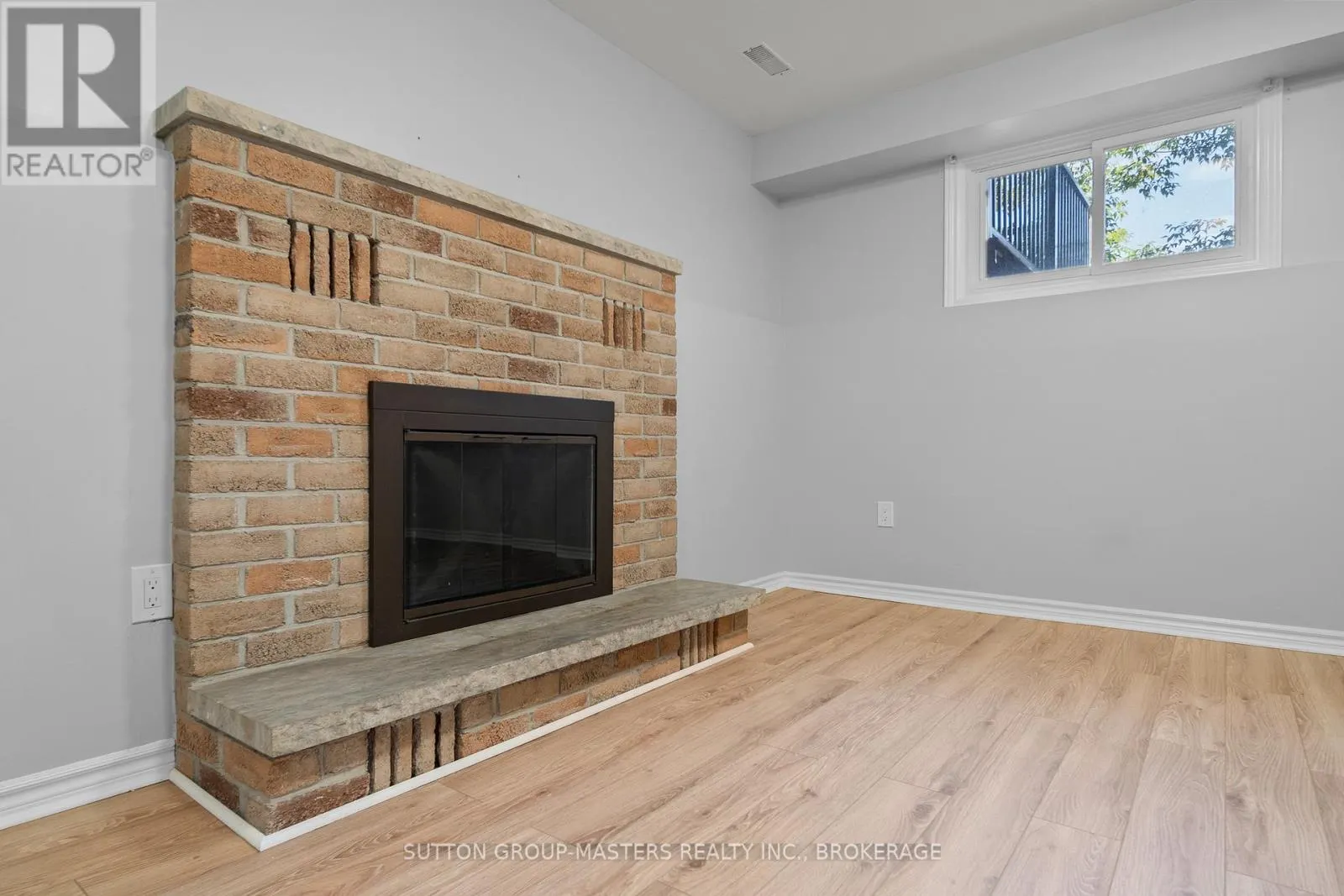 15 WINDFIELD CRESCENT