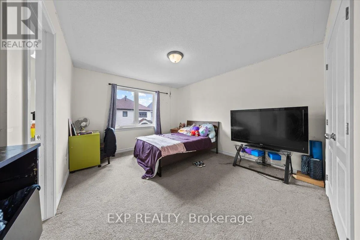 121 DAGLAN CRESCENT