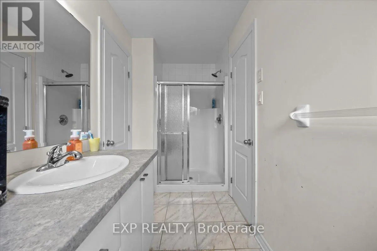 121 DAGLAN CRESCENT