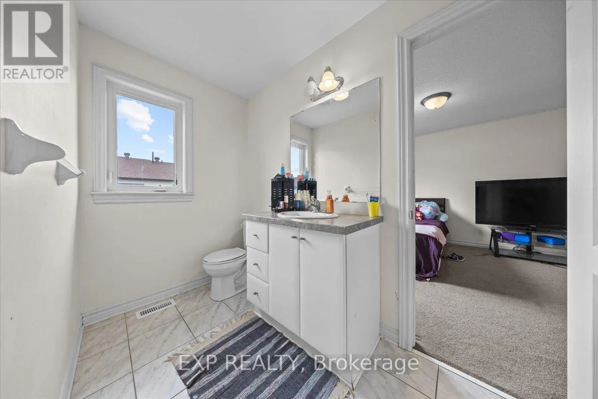 121 DAGLAN CRESCENT