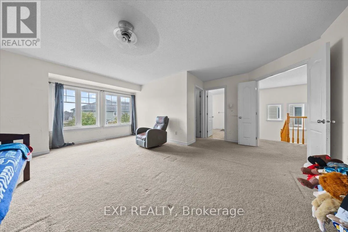 121 DAGLAN CRESCENT