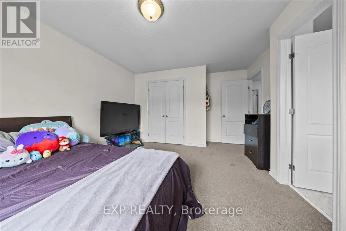 121 DAGLAN CRESCENT