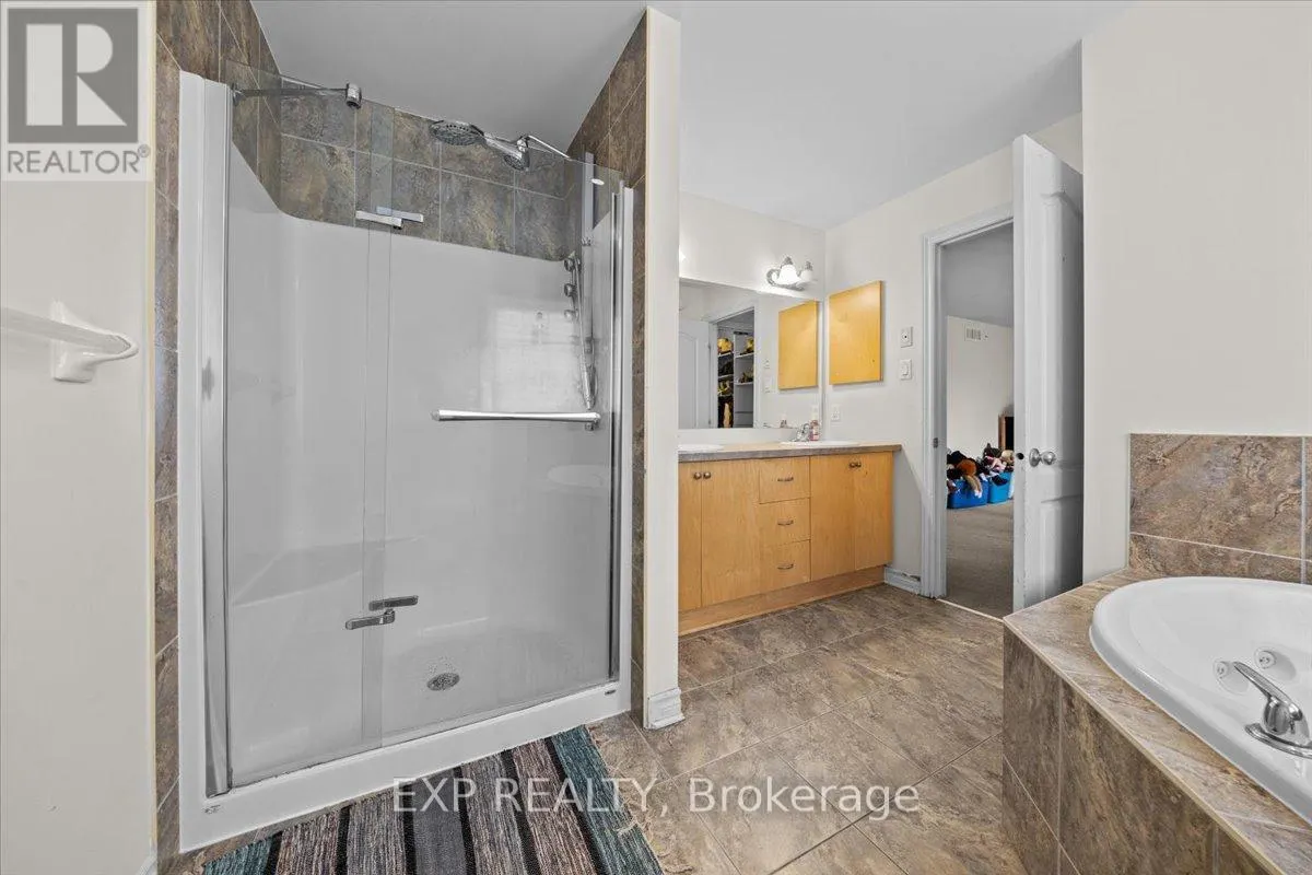 121 DAGLAN CRESCENT