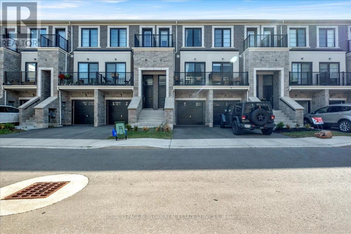 26 - 383 DUNDAS STREET E