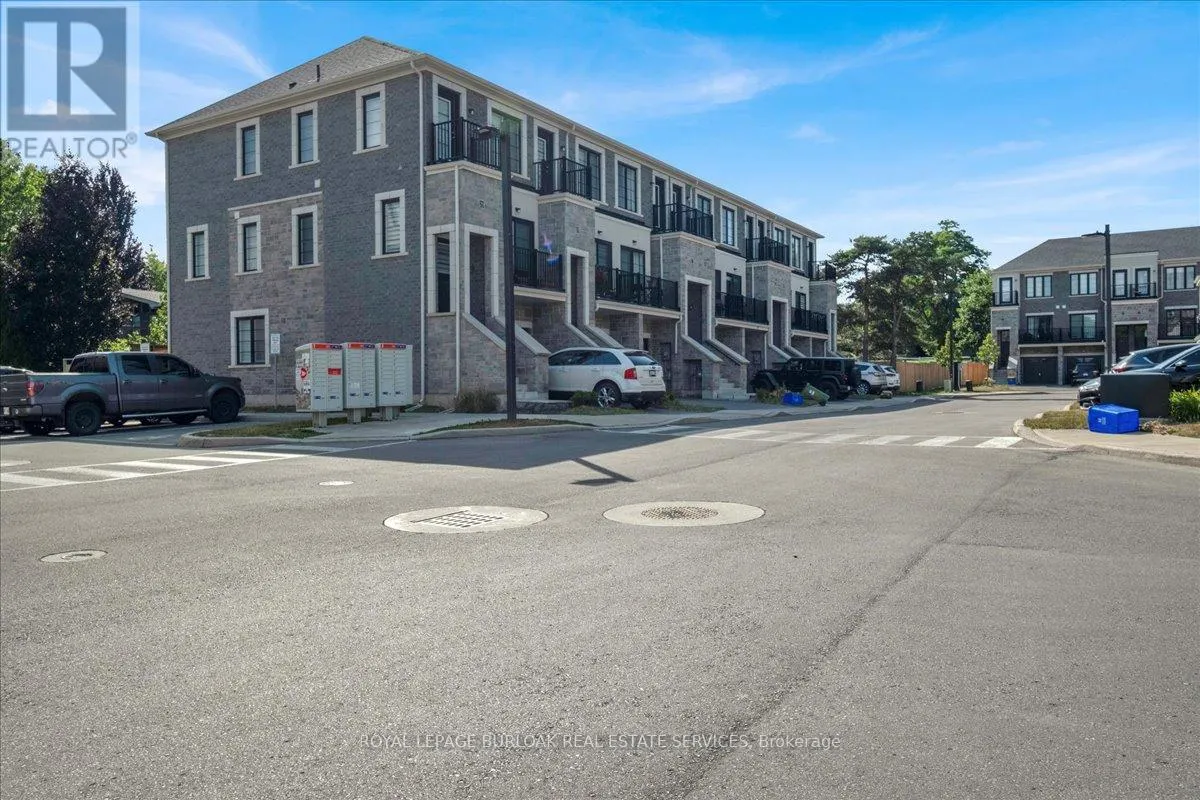 26 - 383 DUNDAS STREET E