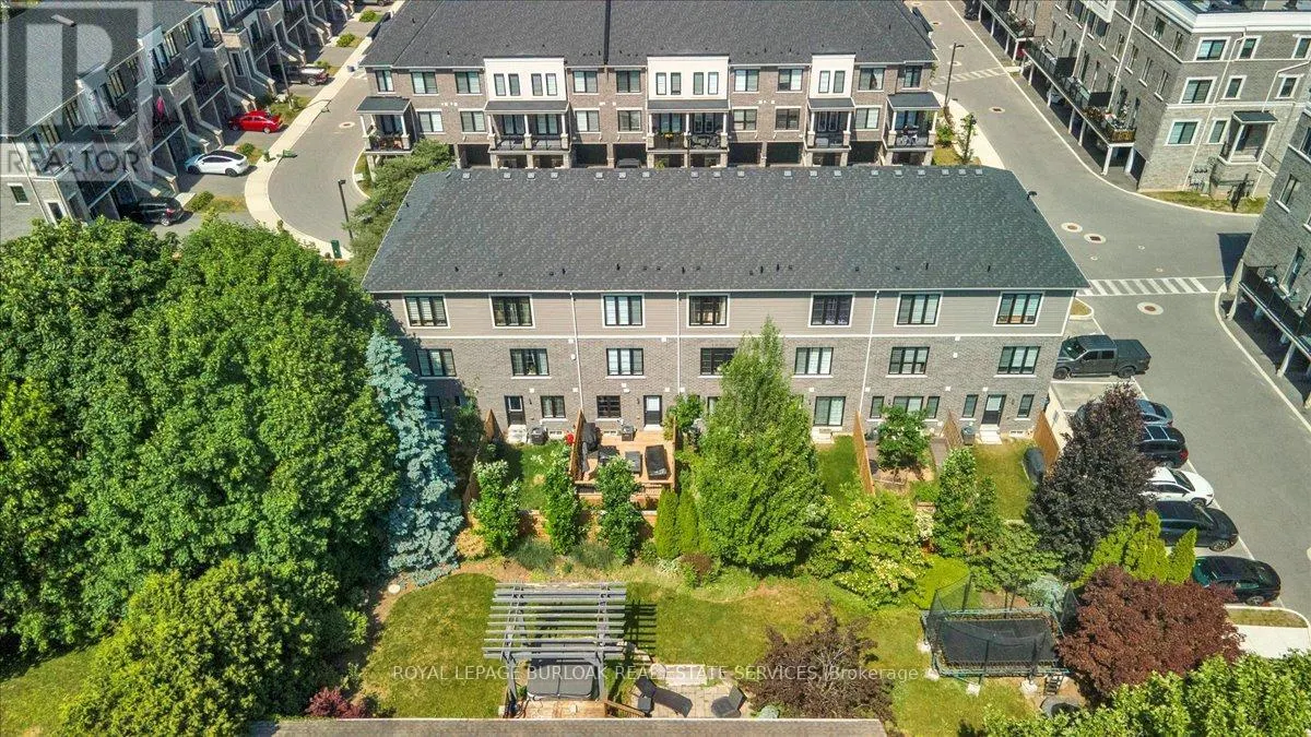 26 - 383 DUNDAS STREET E