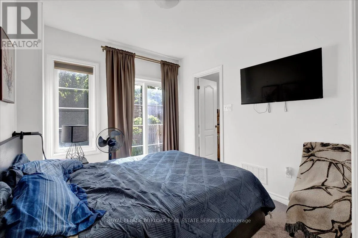 26 - 383 DUNDAS STREET E