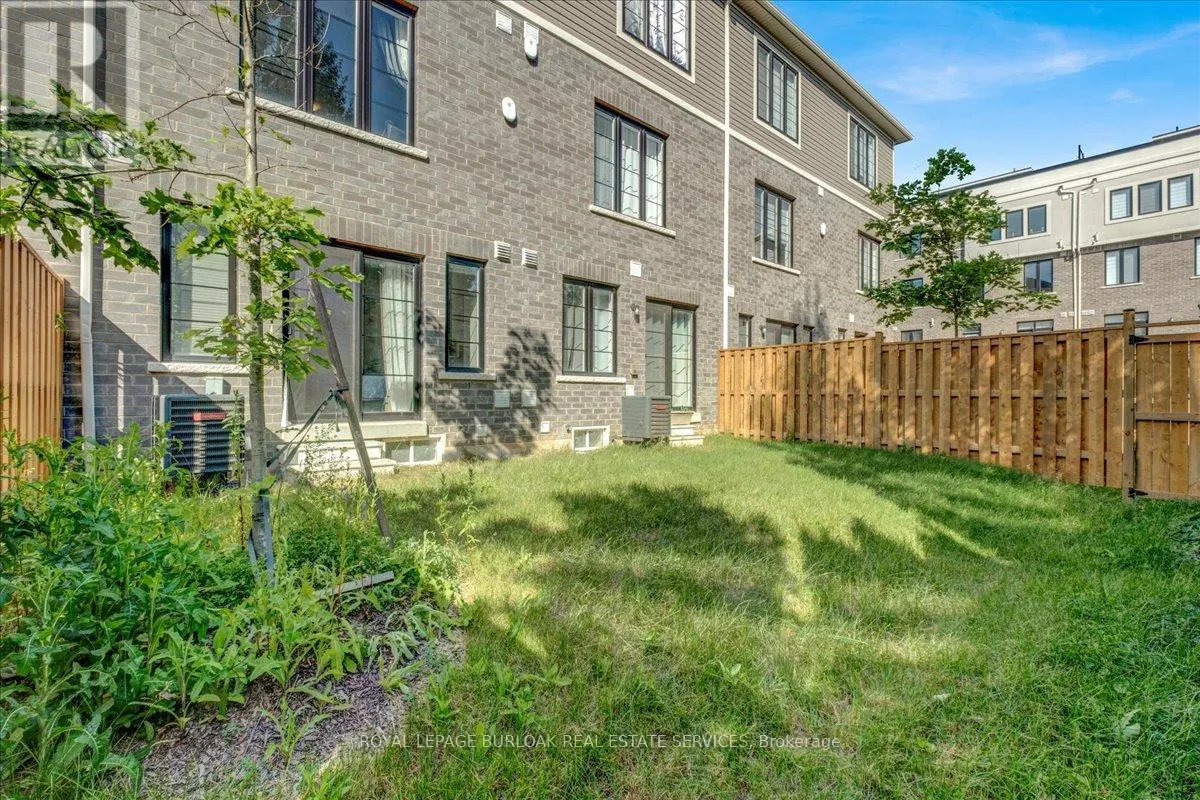 26 - 383 DUNDAS STREET E