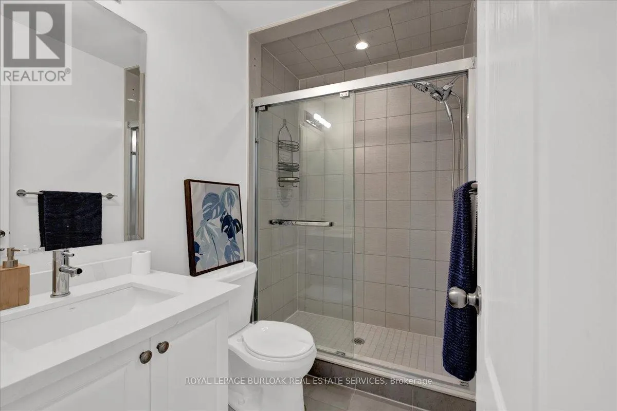 26 - 383 DUNDAS STREET E