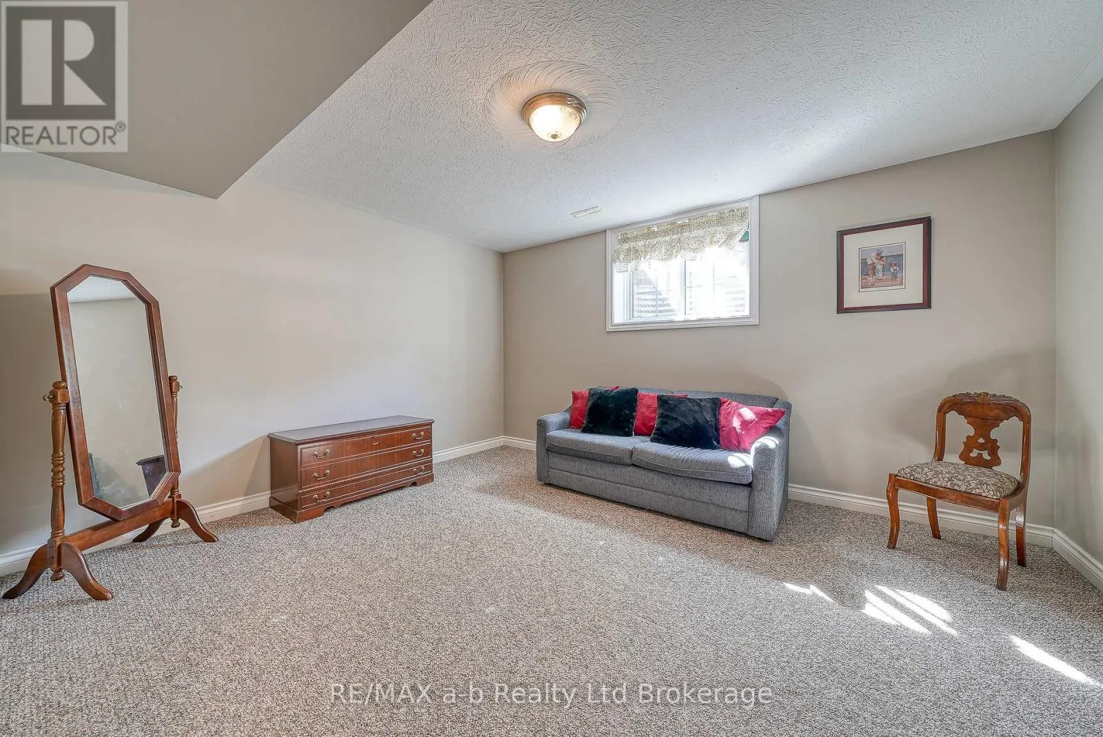 17 PALMER STREET W