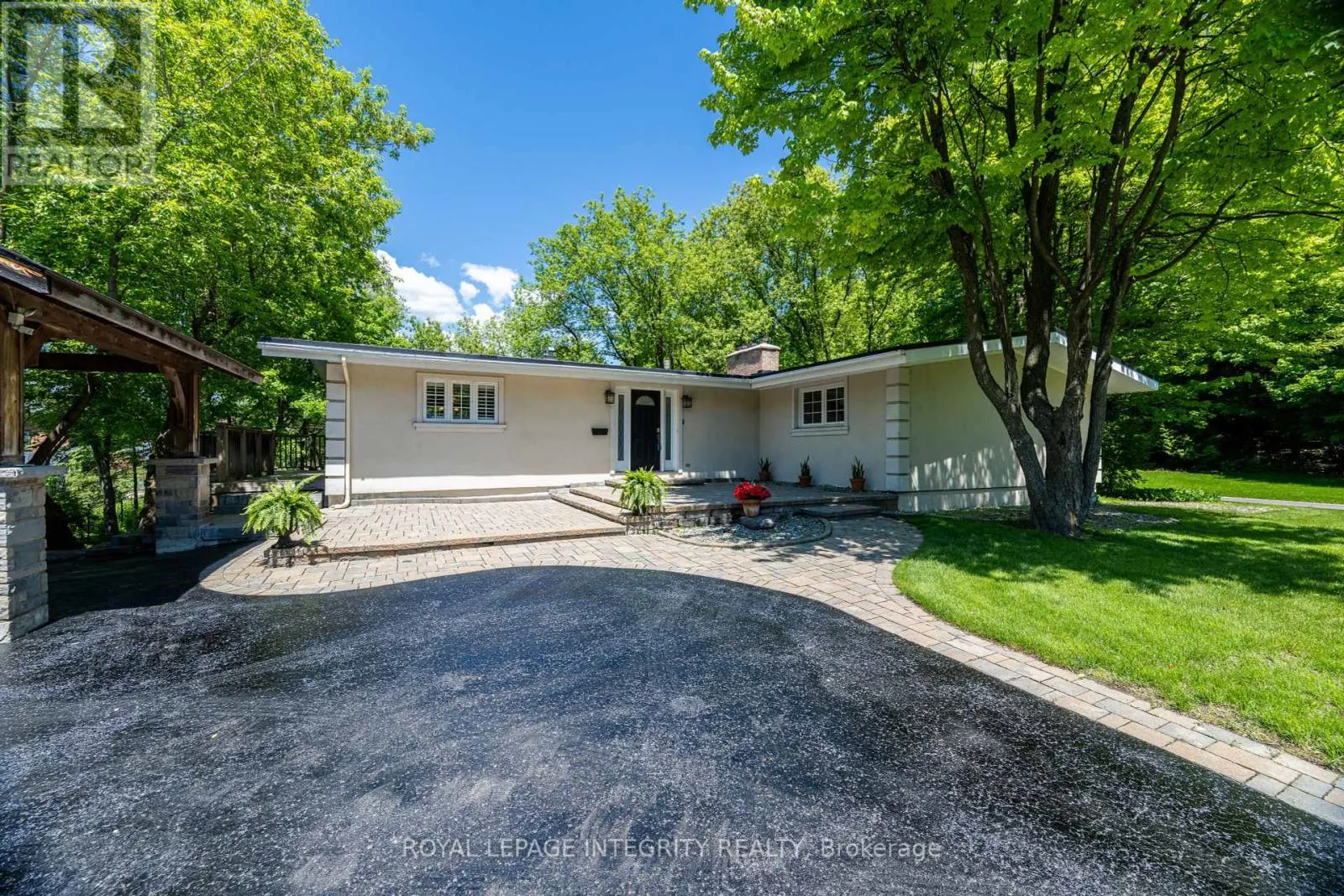 3 BRIARCLIFFE DRIVE