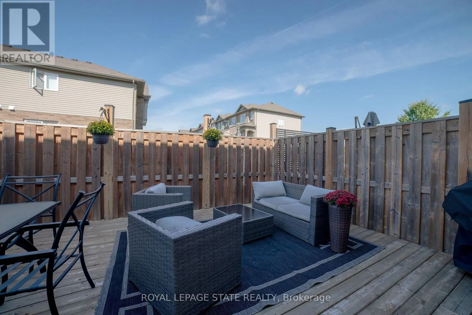 28 KINGSBOROUGH DRIVE