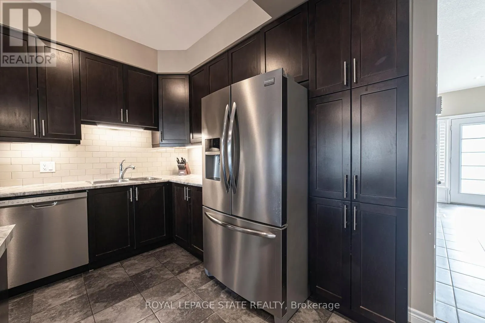 28 KINGSBOROUGH DRIVE
