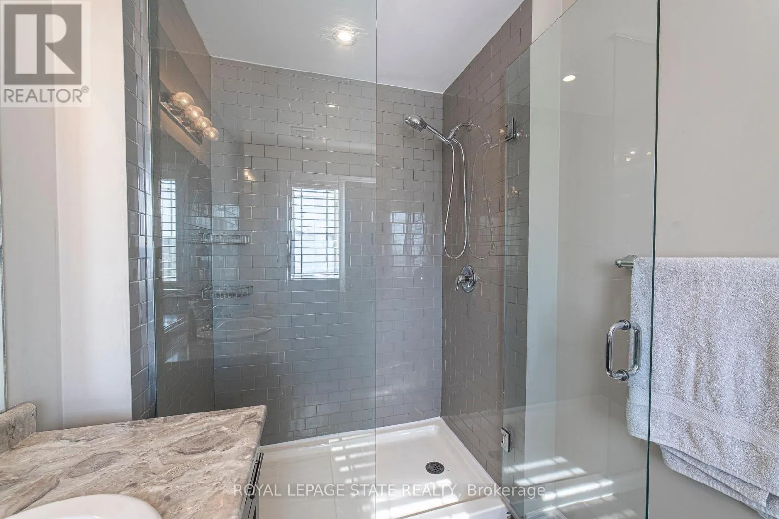 28 KINGSBOROUGH DRIVE