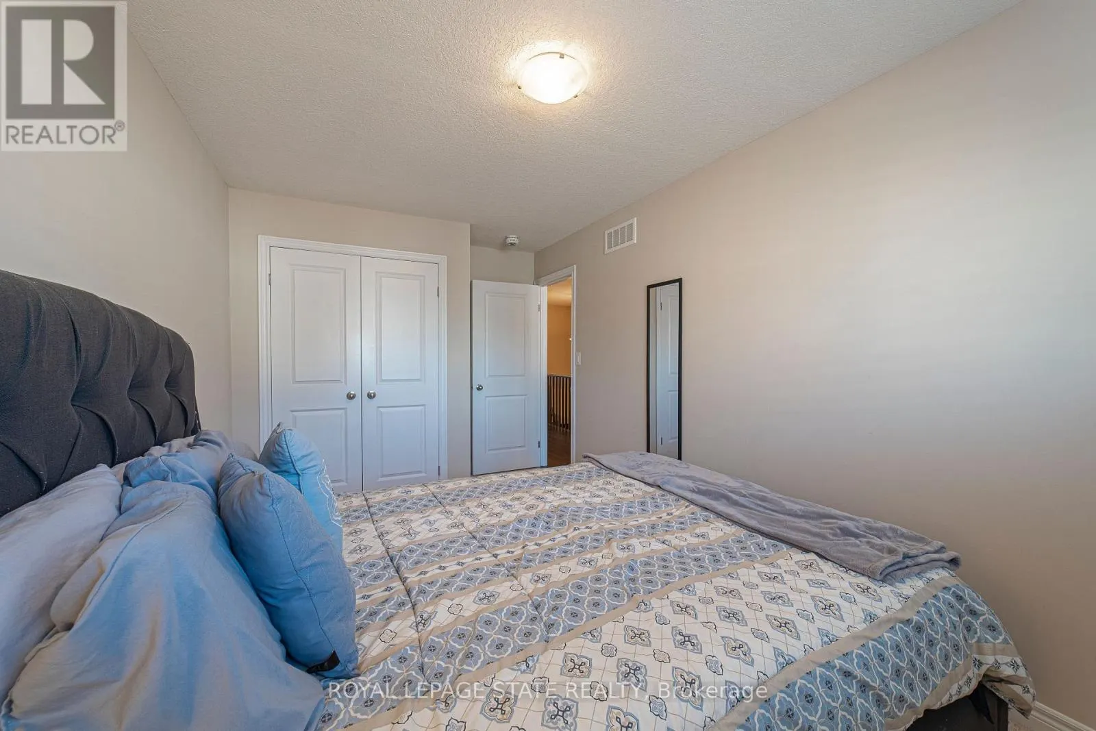 28 KINGSBOROUGH DRIVE