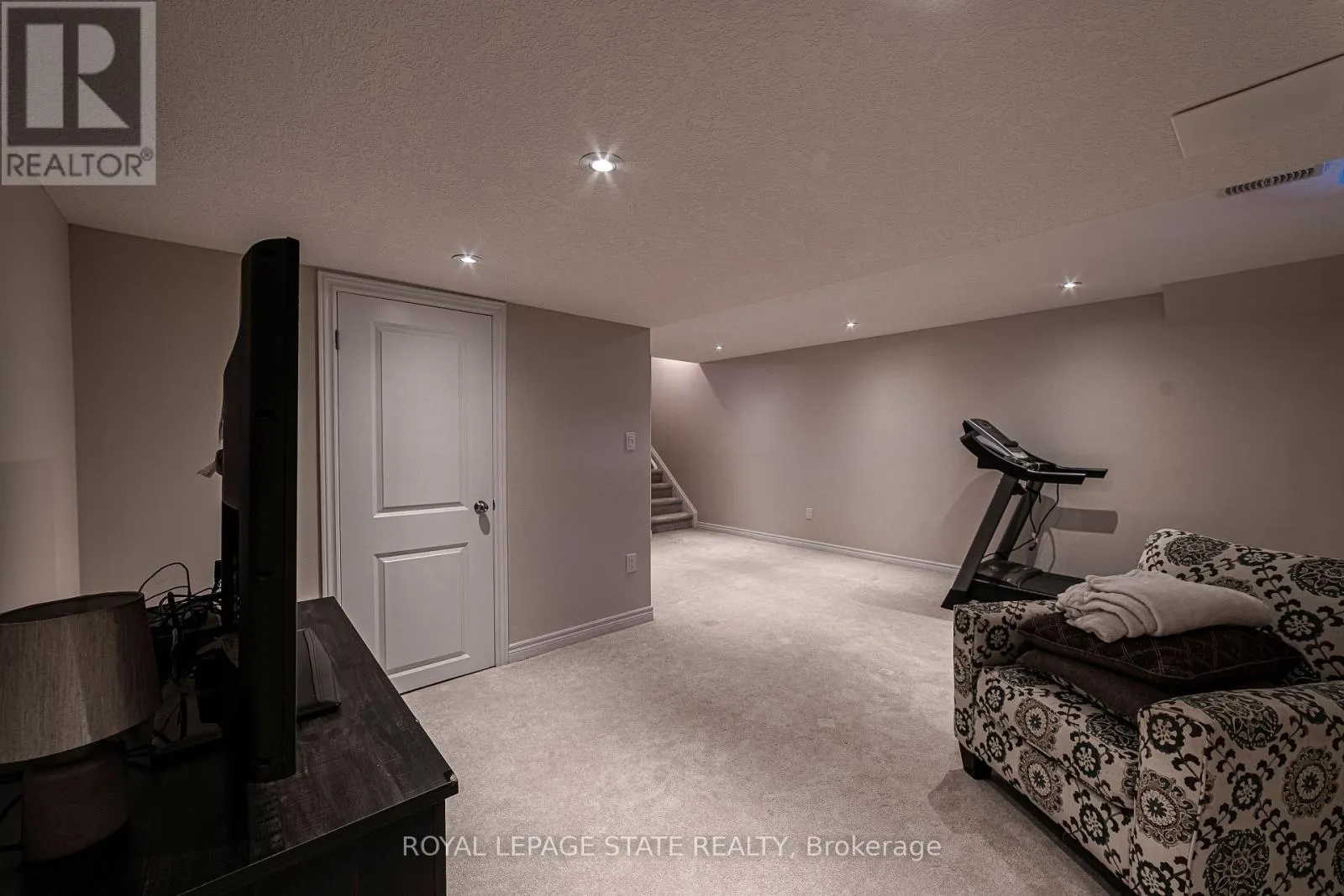 28 KINGSBOROUGH DRIVE