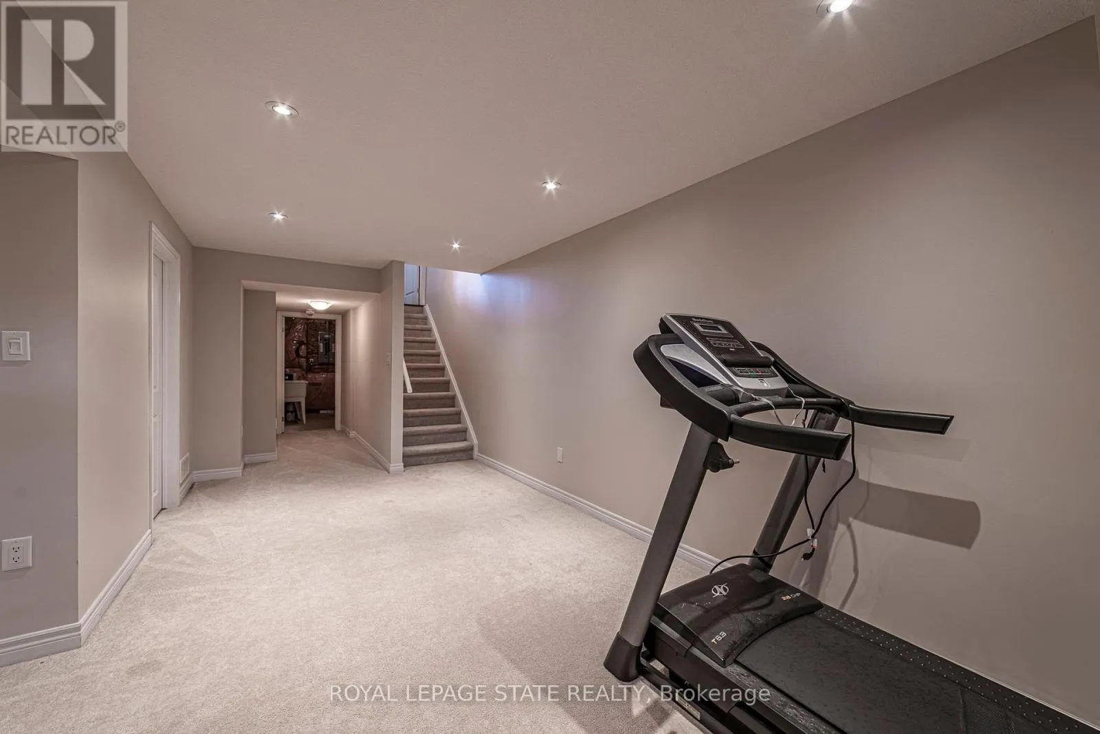 28 KINGSBOROUGH DRIVE