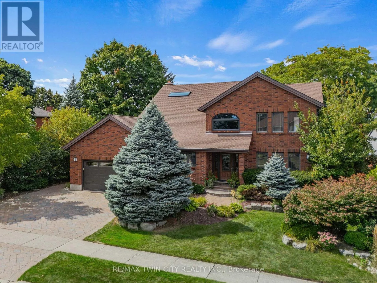 325 WYECROFT BOULEVARD