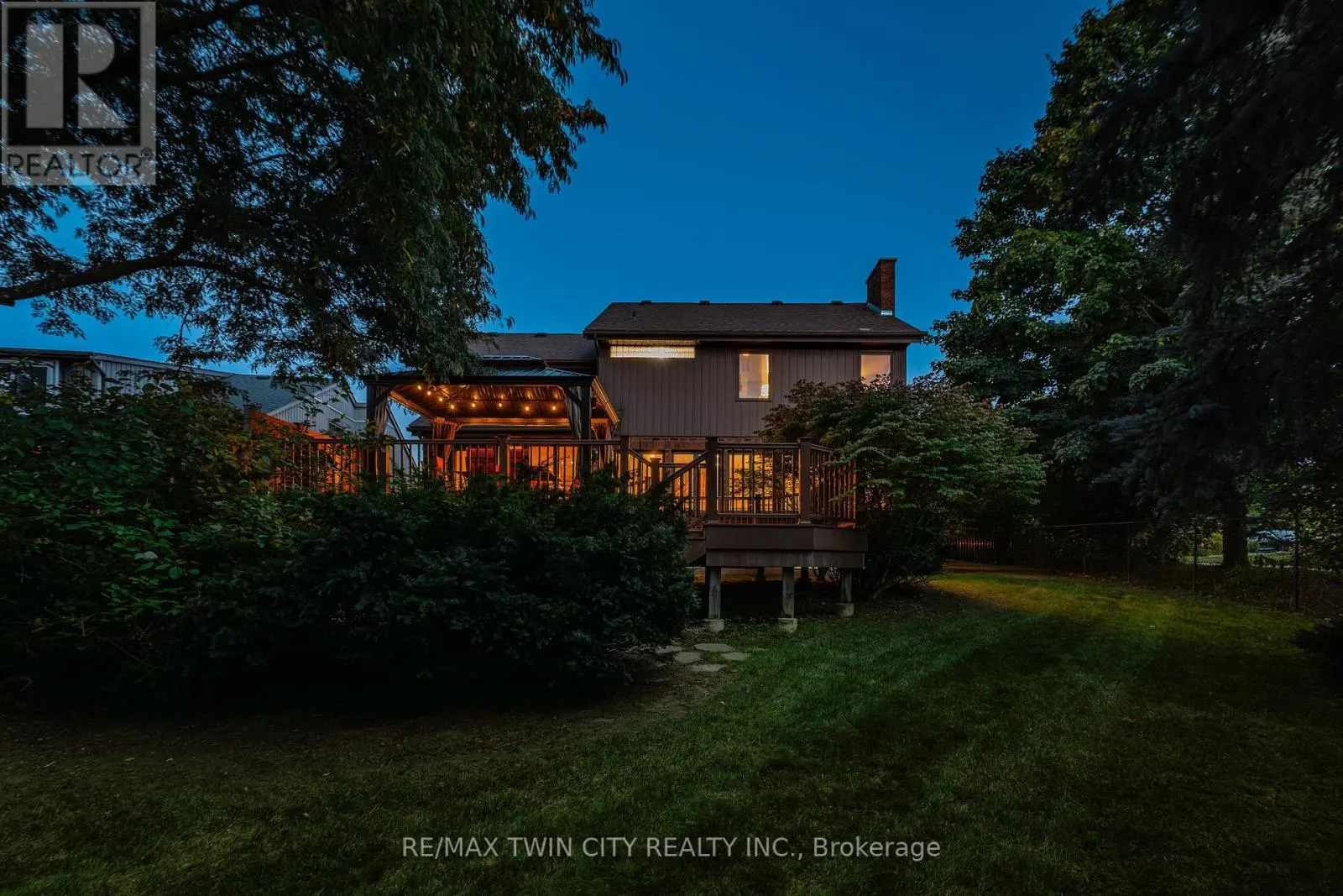 325 WYECROFT BOULEVARD