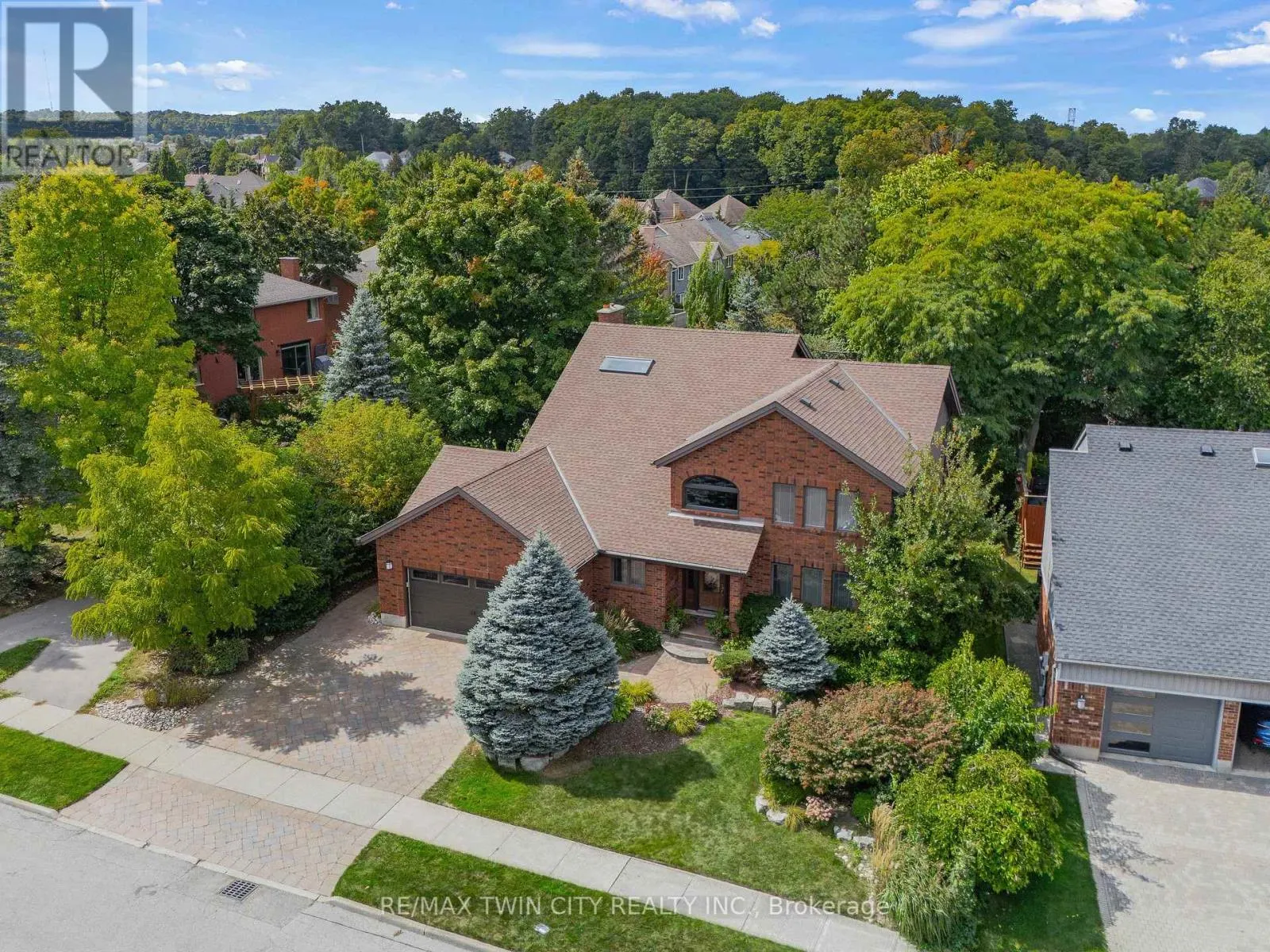 325 WYECROFT BOULEVARD