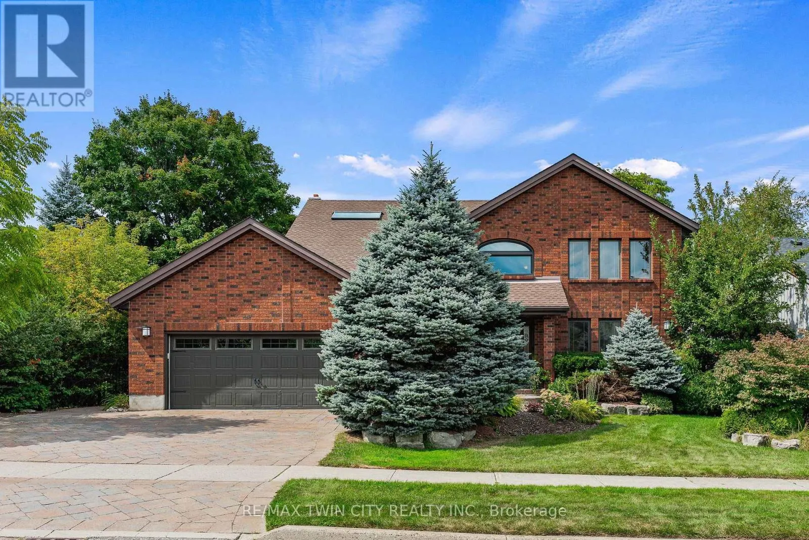 325 WYECROFT BOULEVARD