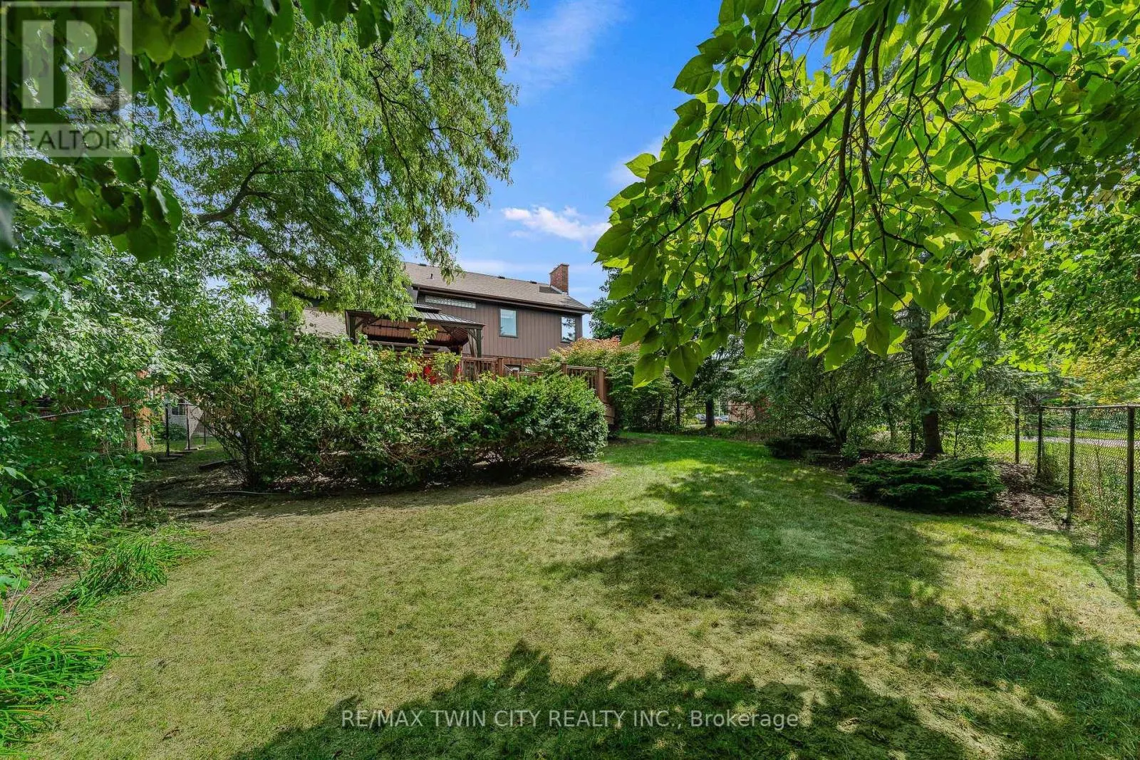 325 WYECROFT BOULEVARD