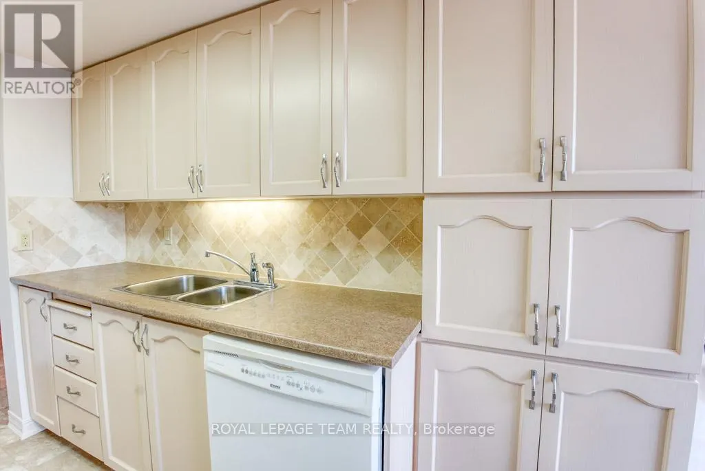 306 - 100 GRANT CARMAN DRIVE