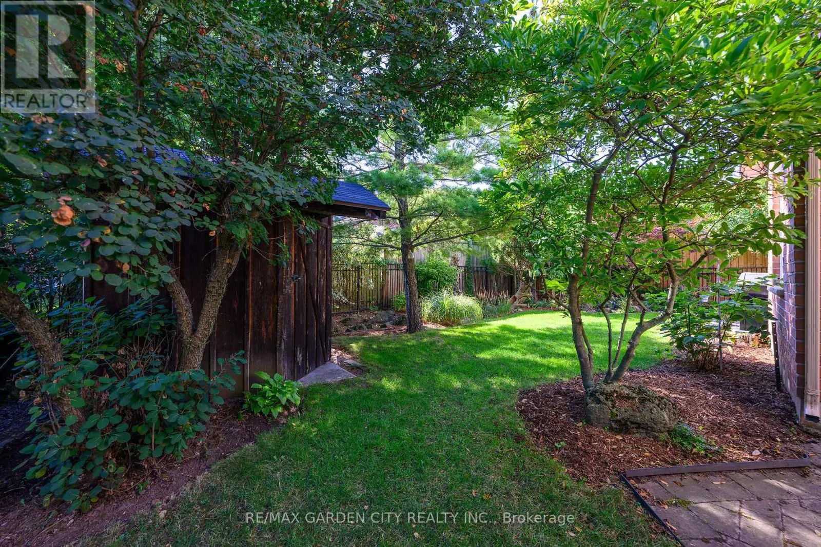 19 GOLF WOODS DRIVE