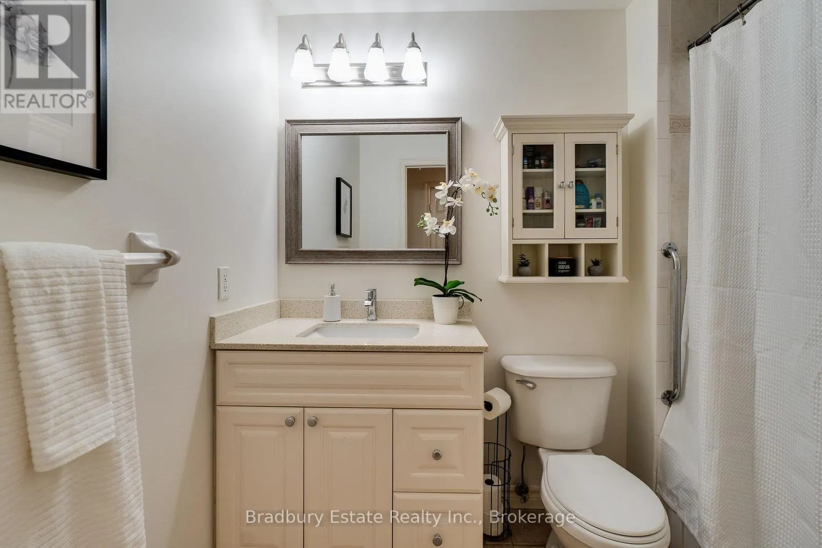 105 - 262 DUNDAS STREET E, #105